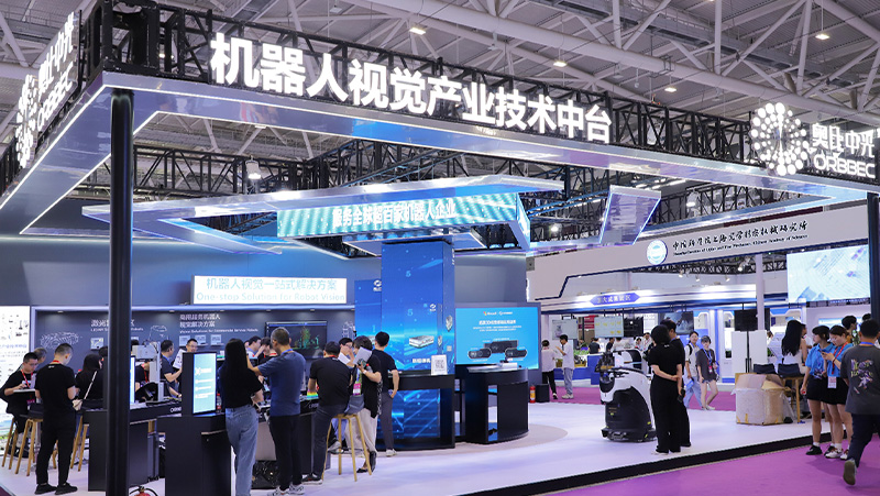 2023光博会 | Z6.COM重磅发布首款机器人户外3D相机，突破强光及远距使用限制